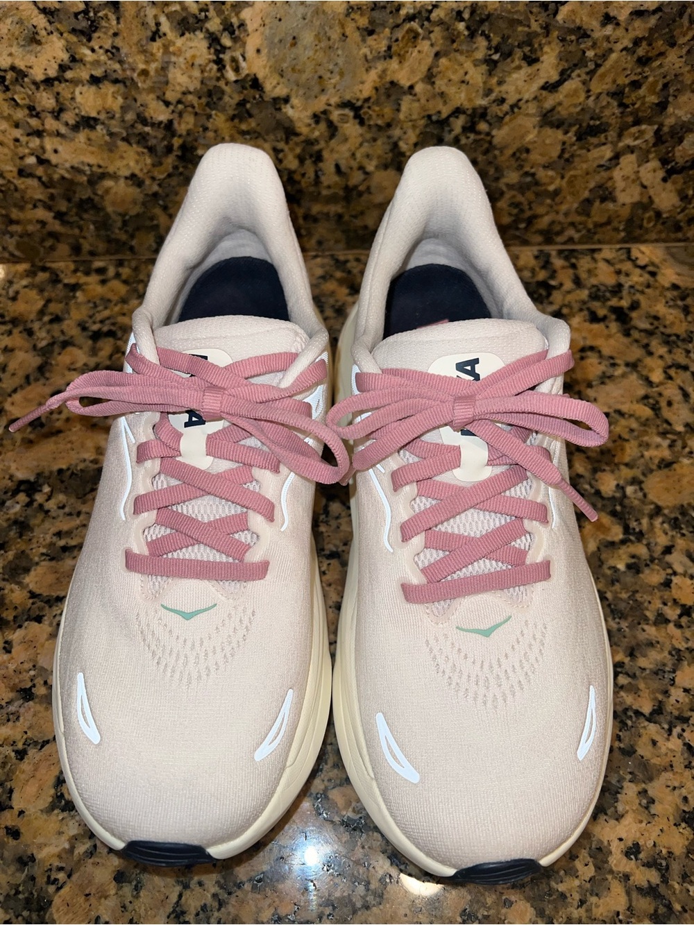 Hoka Arahi 8 Women's Running Shoes — Pale Pink with Mint & Dark Logo - Picture 8 of 11